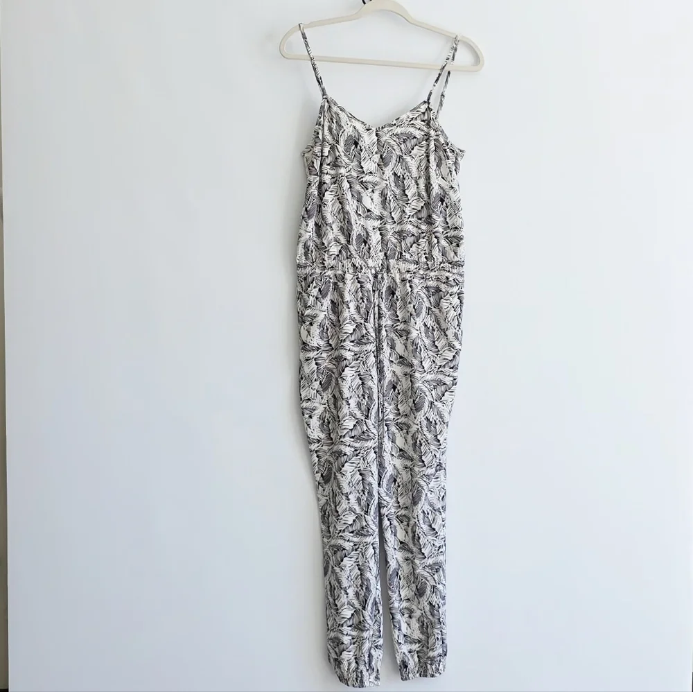 Banana Republic Leaf Print Drapey Black And White Jumpsuit Women's Size 2